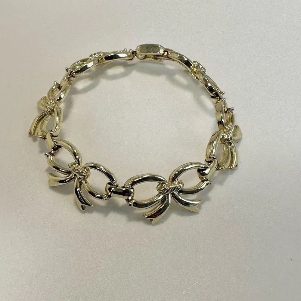 SC gold tone bow bracelet